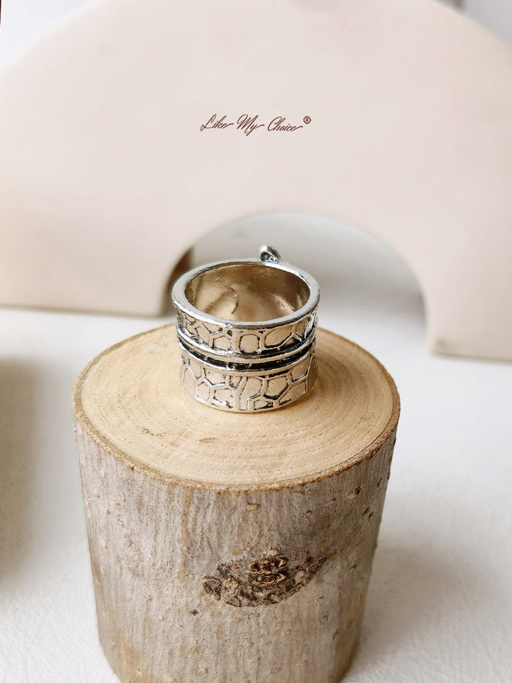 Anillo Boho con piedra de proteína de abeja con patrón de onda de agua