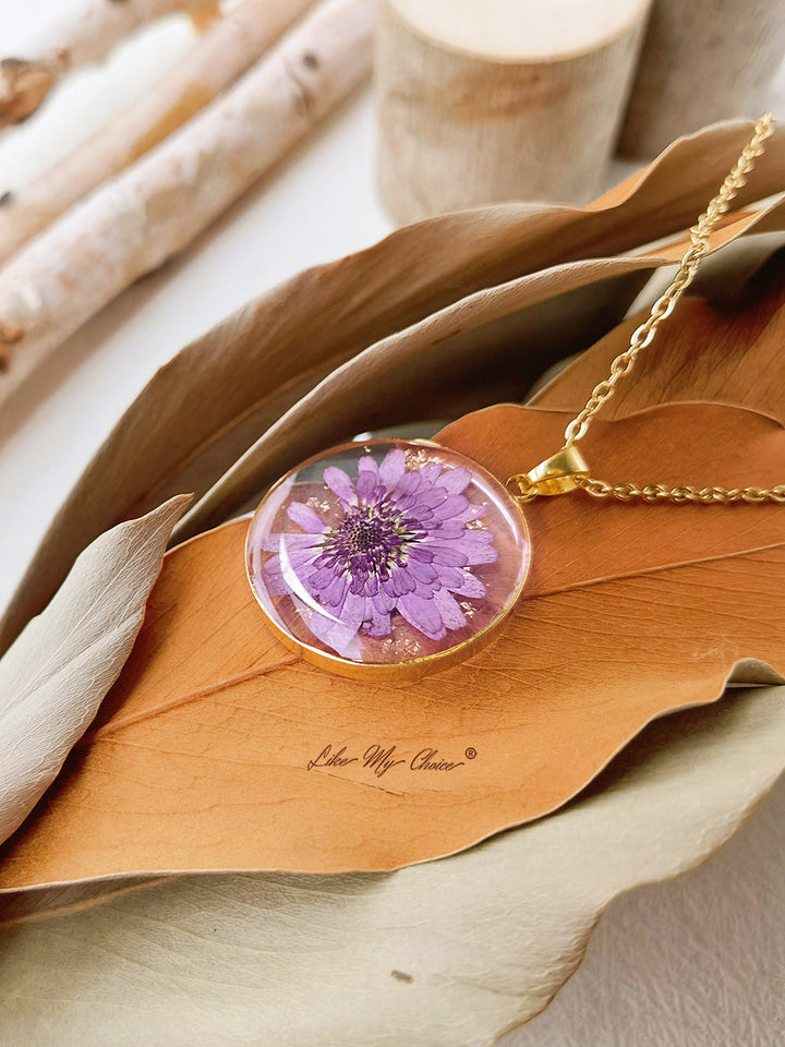 Pryskyřice sušený květinový náhrdelník pro milovníky přírody