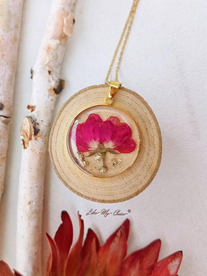 Runde Halskette „Eternal Bloom“ – Rote Blume aus Harz