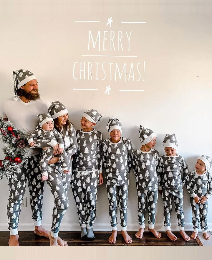 Harmaavalkoinen joulukuusikuvio perheille sopivat pyjamat