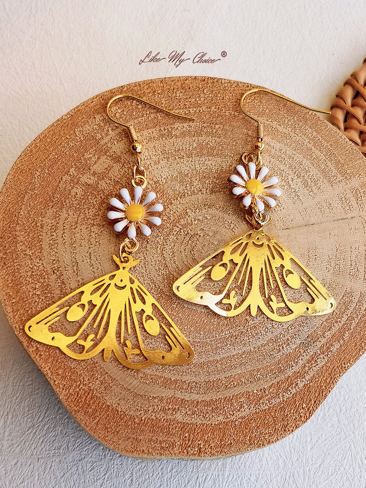 Daisy Gold Hollow Butterfly Drop -korvakorut