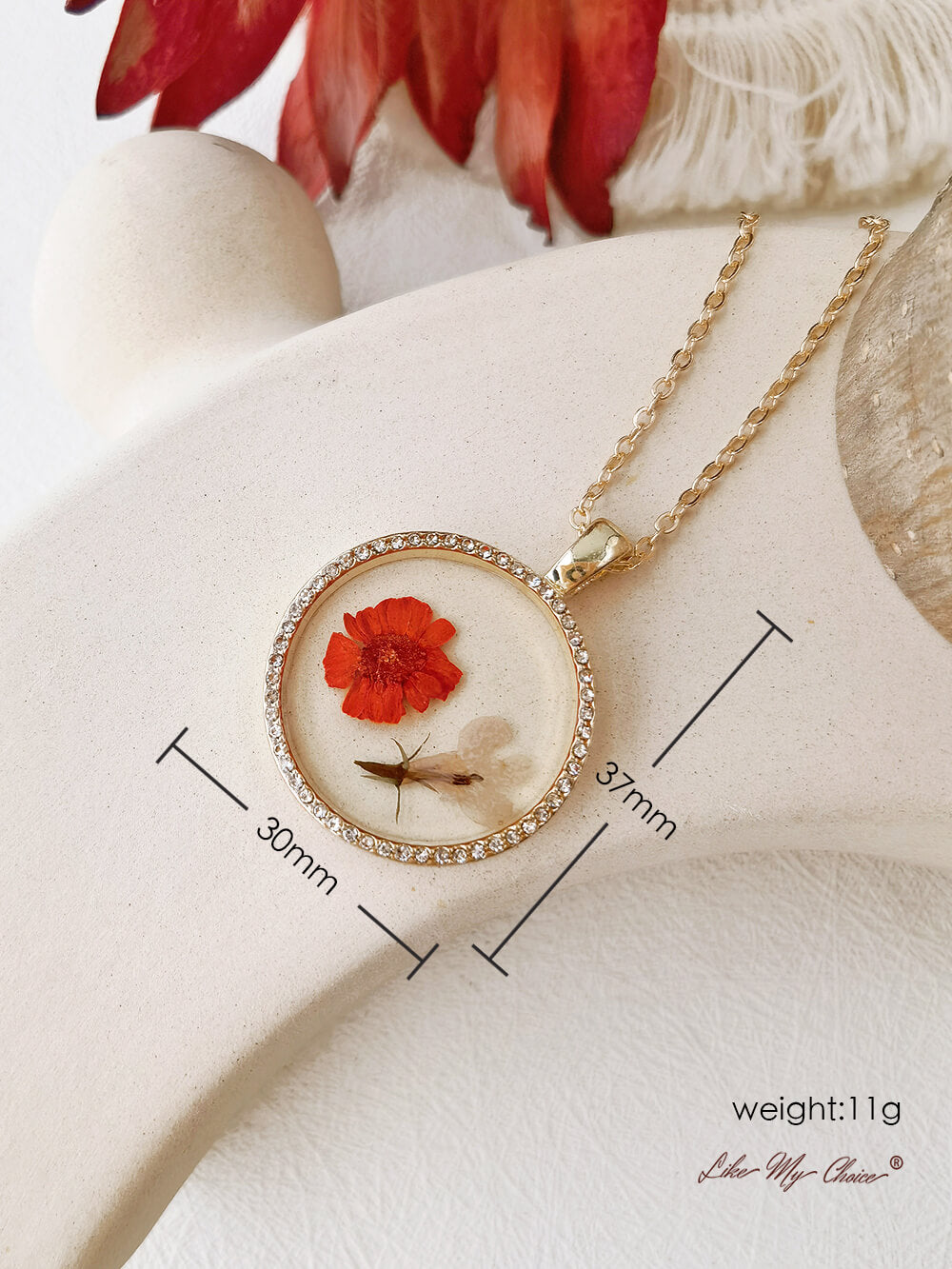 Flower Resin Round Crystal Pendant Necklace