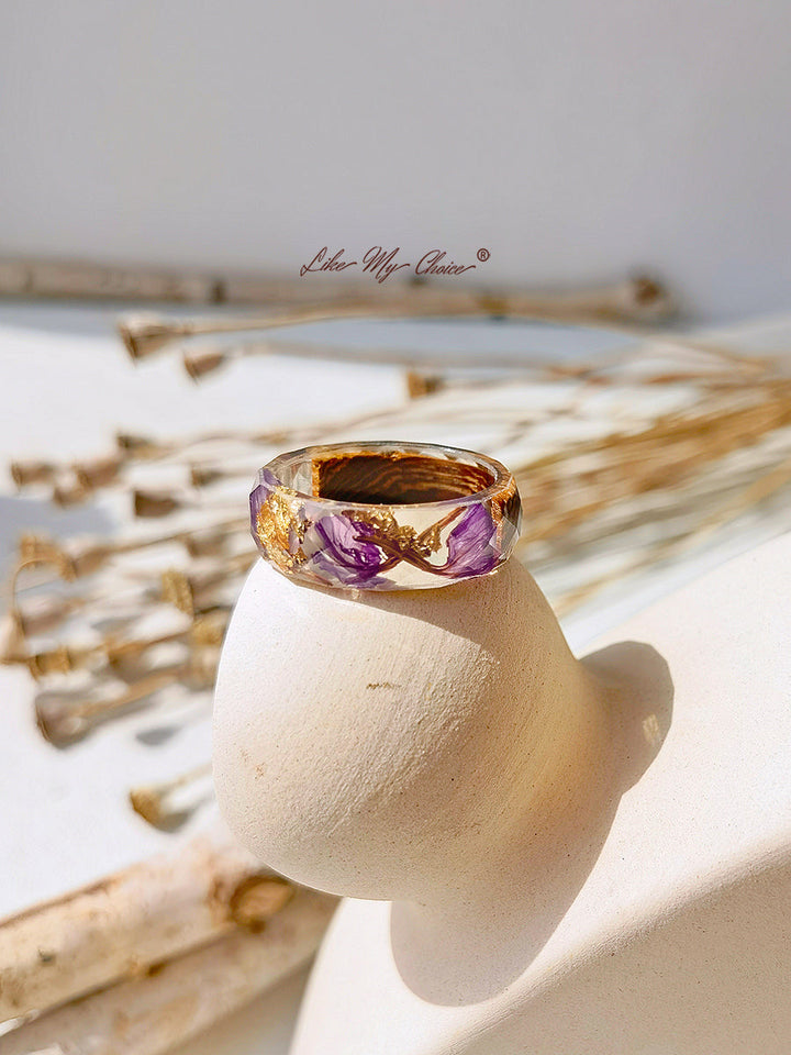 Ručně vyráběné sušené květiny vykládané pryskyřicí prsten-zlatá fólie fialová
