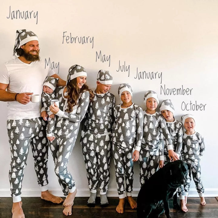 Harmaavalkoinen joulukuusikuvio perheille sopivat pyjamat