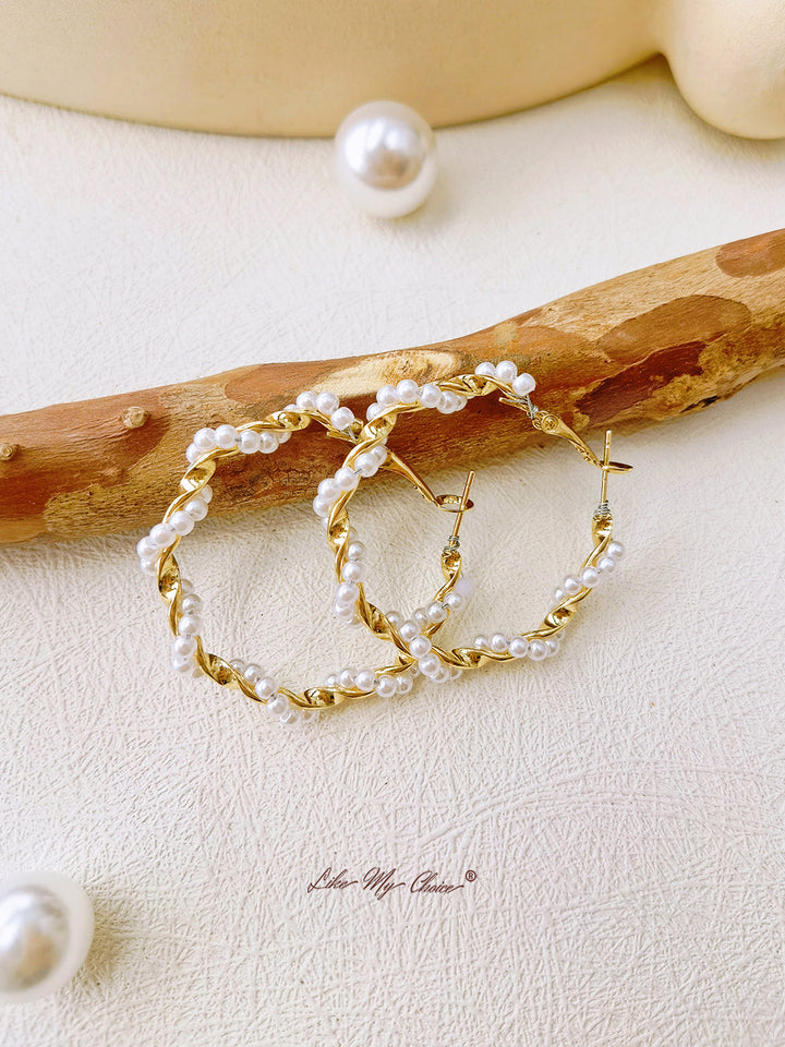 Musas de perlas caprichosas: aretes de perlas en espiral de inspiración bohemia