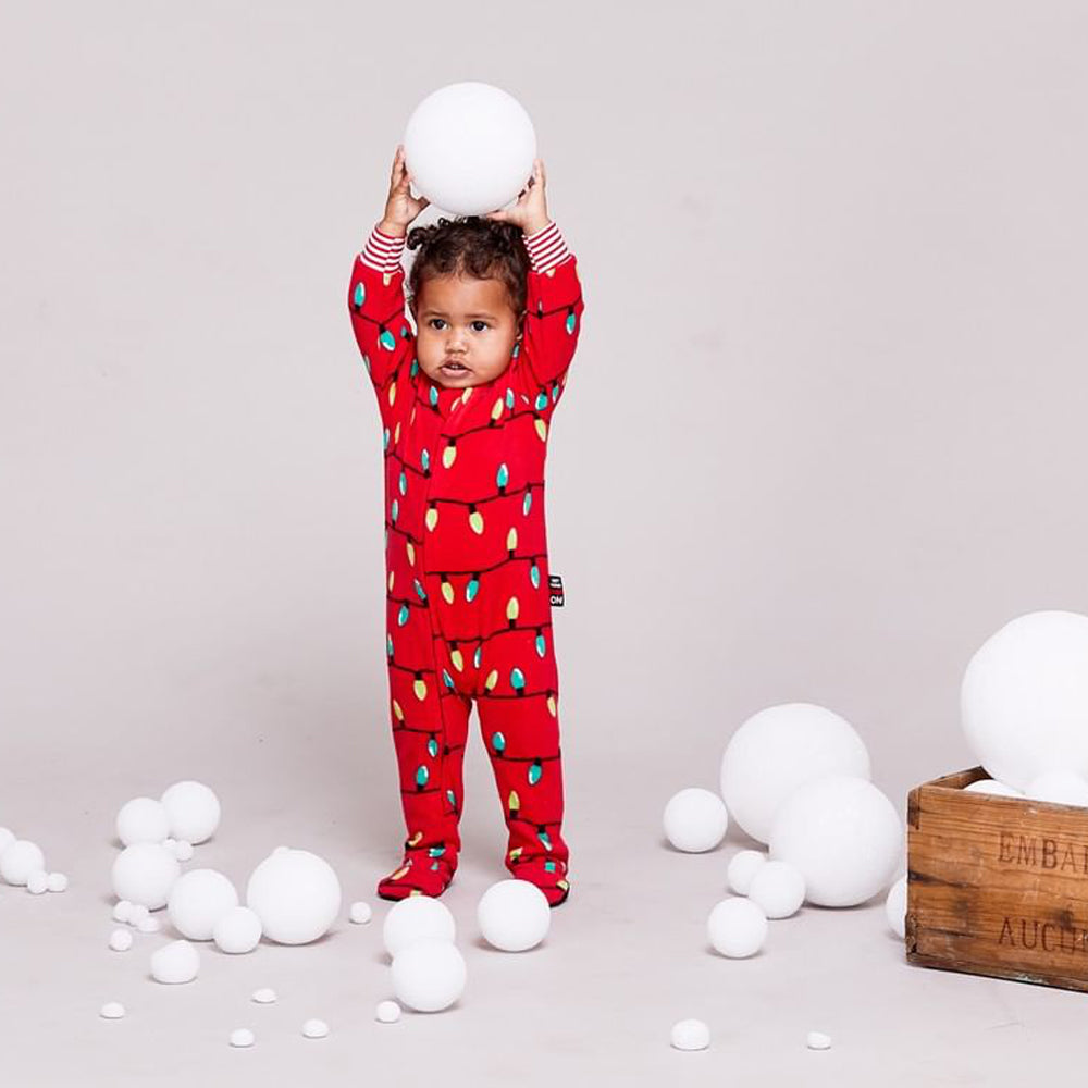 Rød julepære med hette, matchende pyjamassett