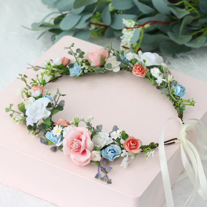 Corona romántica de flores rosas