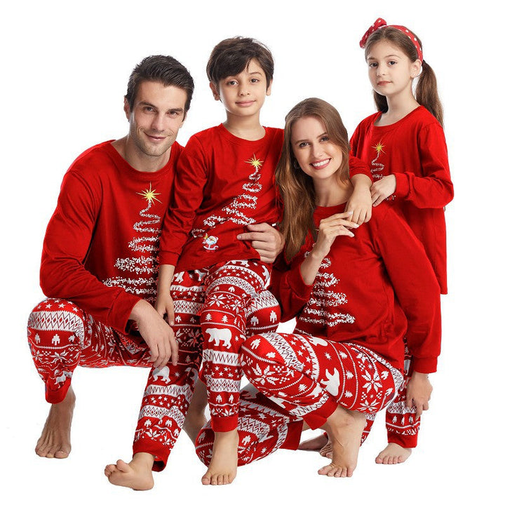 Röda julgranstryck Familjematchande pyjamasset