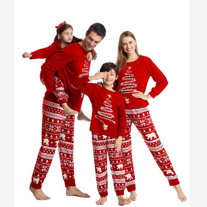 Rødt juletretrykk Familiematchende pyjamassett