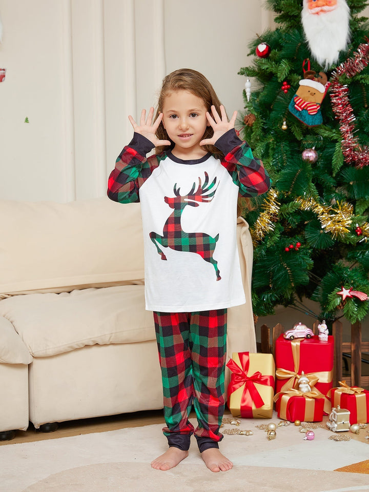Julrutete hjort familiematchende pyjamassett (med kjæledyr)