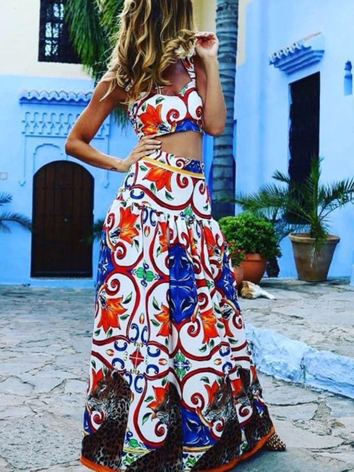 Conjunto de dos piezas con vestido con estampado halter y temperamento de playa