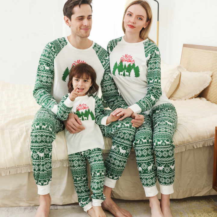 Pijamas para padres e hijos con cuello redondo y estampado navideño