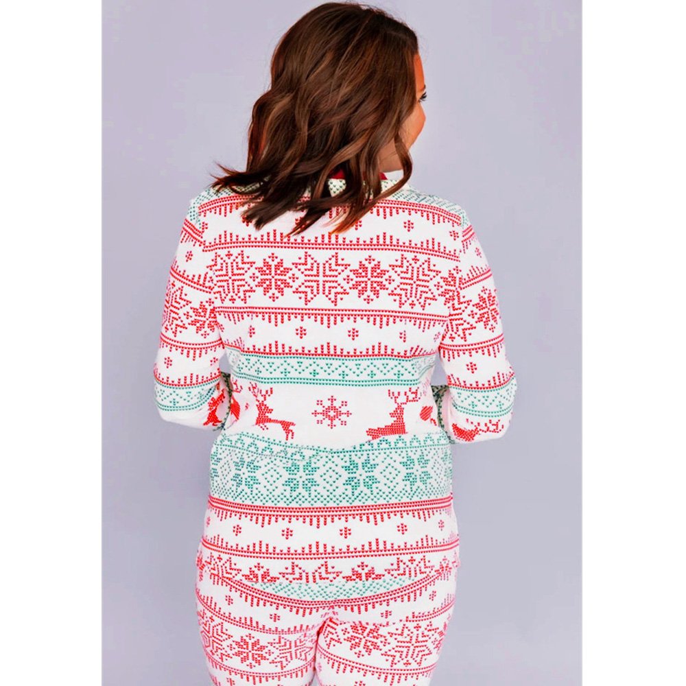Conjunto de pijama a juego familiar con copos de nieve y ciervos navideños