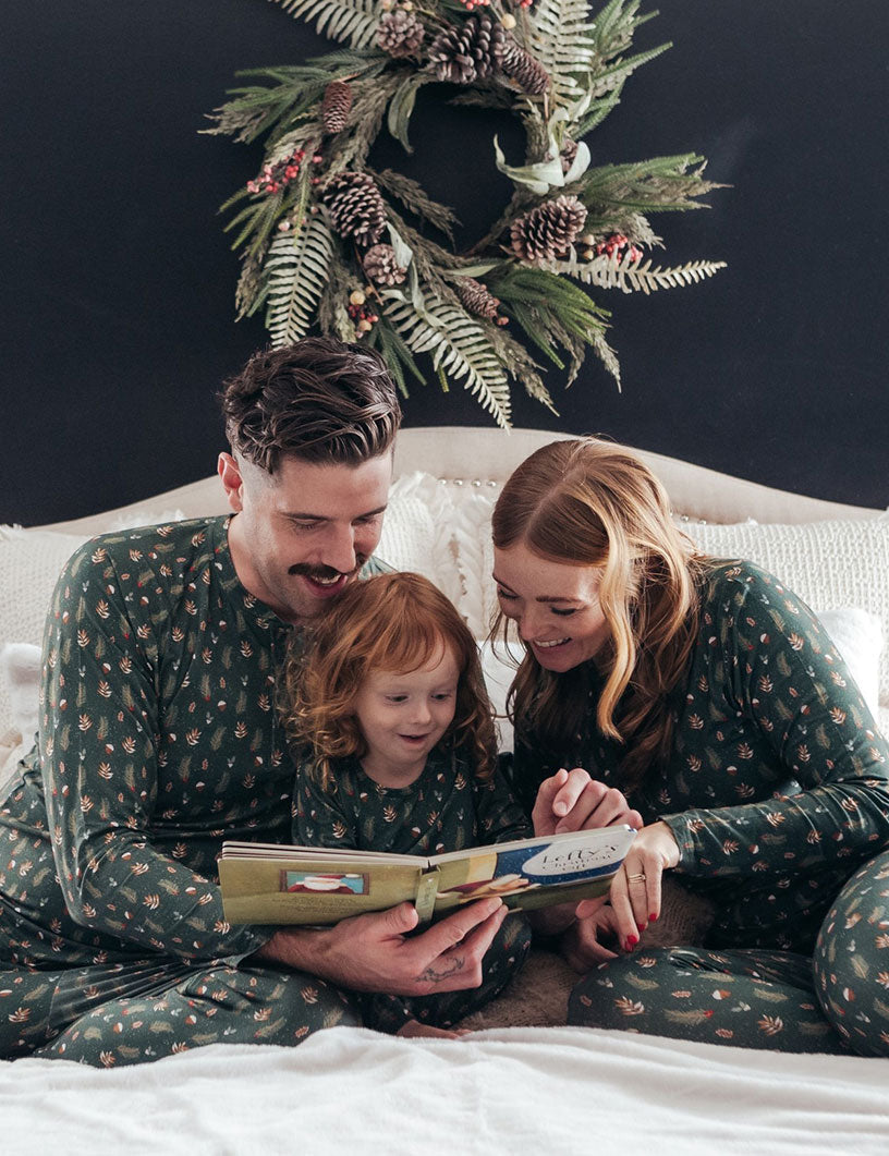 Grønt juletre familiematchende pyjamas (med hundeklær til kjæledyr)