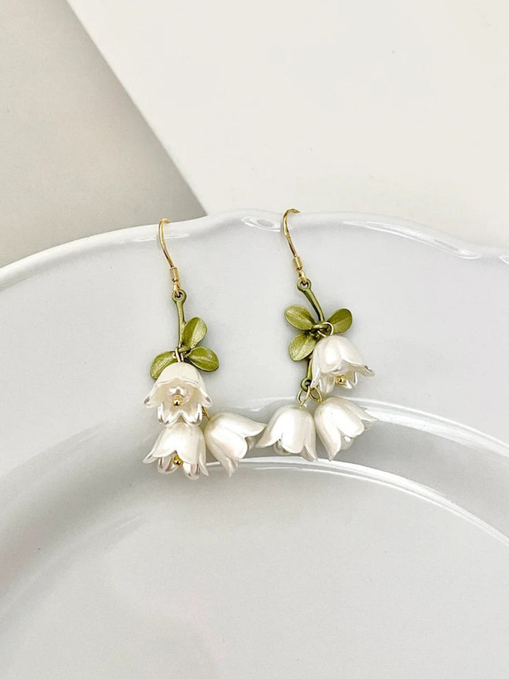 Χαριτωμένα σκουλαρίκια με φούντα - Tulips Bow White Fairy Flowers