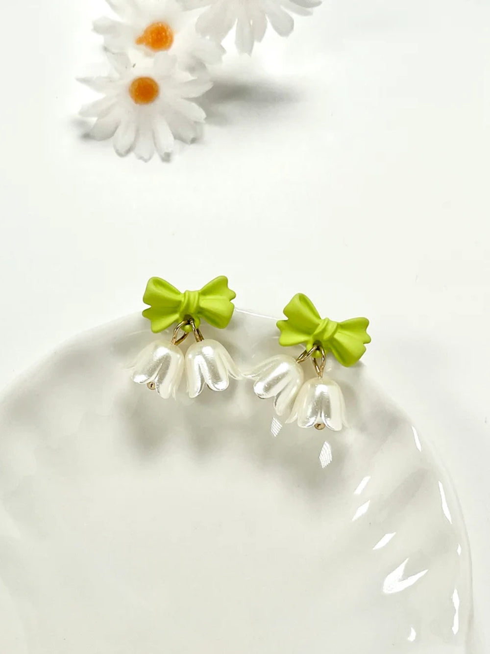 Søte dusk øredobber - Tulipaner Sløyfe Hvite Fairy Flowers