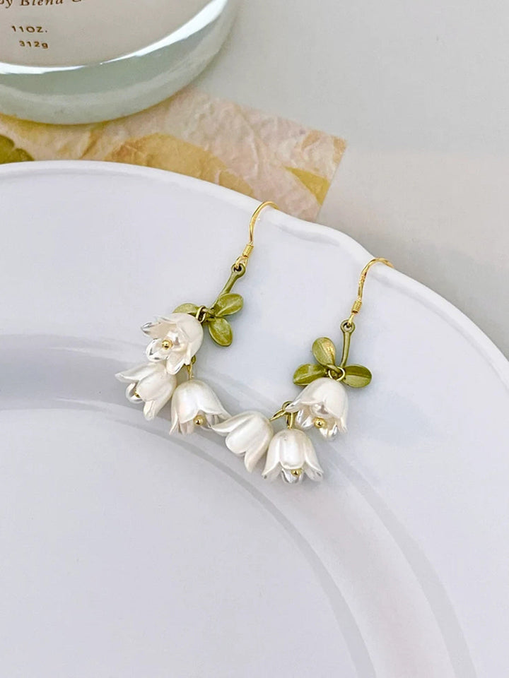 Χαριτωμένα σκουλαρίκια με φούντα - Tulips Bow White Fairy Flowers