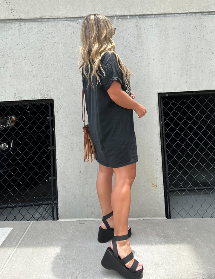 Schwarzes T-Shirt-Kleid mit Nashville-Grafik