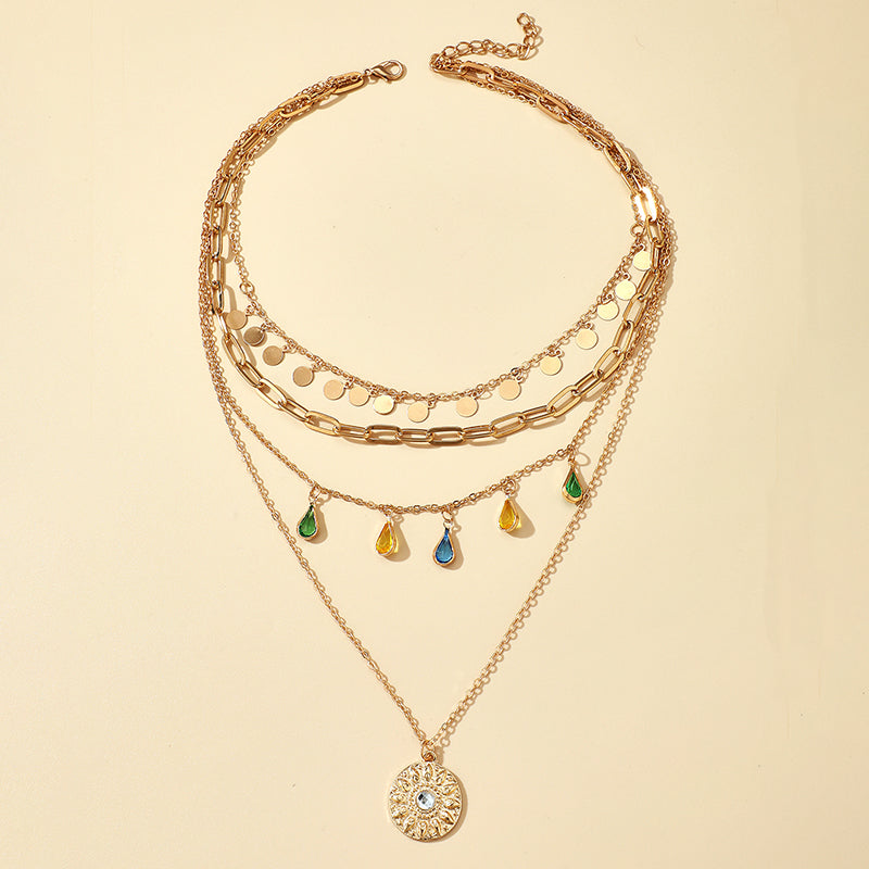 Halskette mit mehrschichtigem, paillettenfarbenem Kristallanhänger
