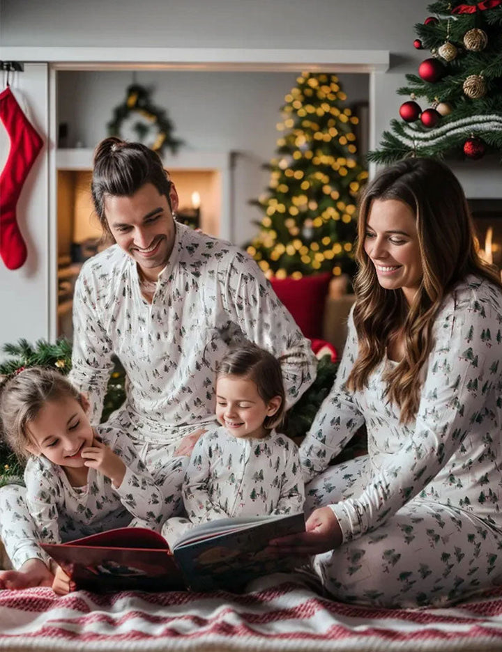 Conjuntos de pijamas familiares a juego con pequeño árbol de Navidad blanco (con pijama de perro mascota)